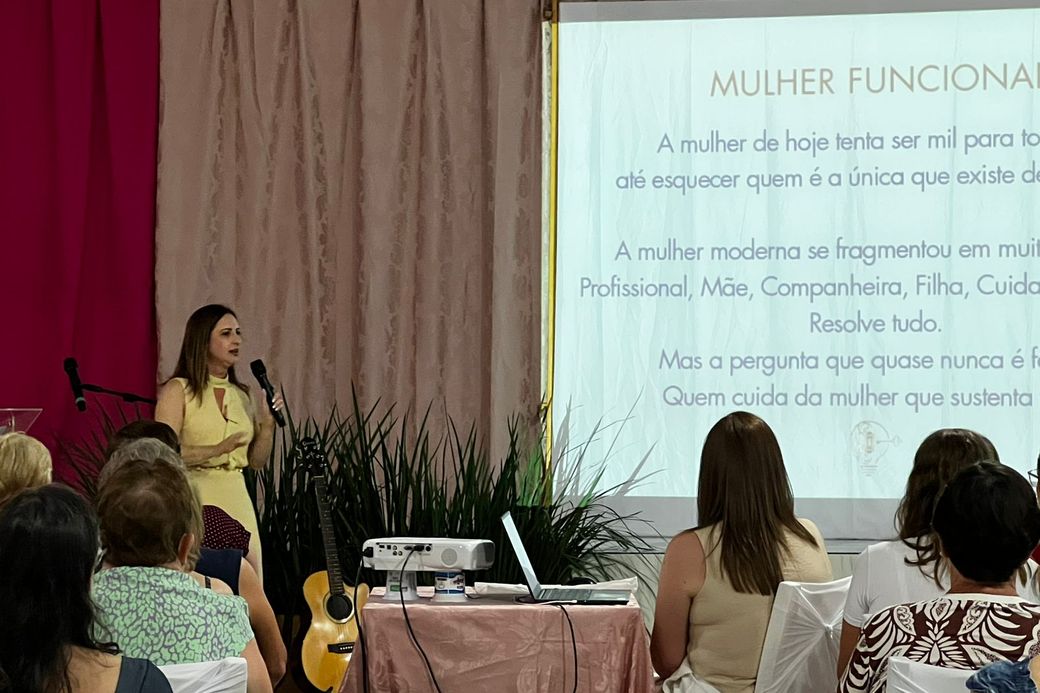 Participantes acompanham uma palestra de Marilene dos Santos.